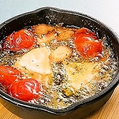 トマトとチーズのアヒージョ
