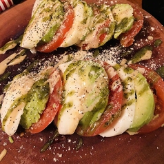 トマトとモッツァレラのカプレーゼ