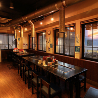 【浅草でもんじゃを堪能】カジュアルな雰囲気の広々空間