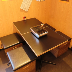 全席テーブル席でご用意しております！複数卓一緒にご利用も可能で、様々な人数でお使いいただけるのが特徴です♪