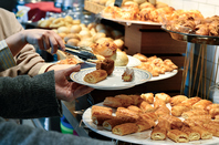 お店で焼いたパンをビュッフェ形式で♪