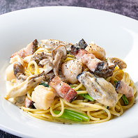 北海道サロマ湖カキとホタテベーコンのクリームソース