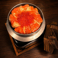 炊き立ての香りがたまらない！全6種の名物釜飯