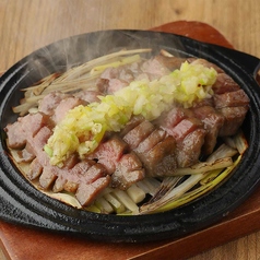 焦がし葱の厚切り牛タン鉄板焼き