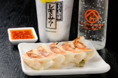 餃子のネオ大衆酒場ニューカムラ 栄プリンセス大通り店の特集写真