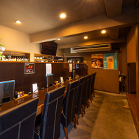 落ち着いたカウンター席を用意してます。