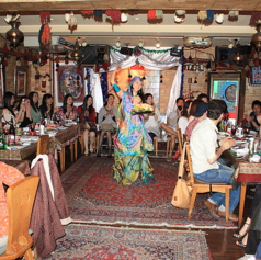 持ち込みイベント・企画なども大歓迎です。音響設備、プロジェクター、スクリーンなどもご用意あります。ご相談ください！月曜日から木曜日まで予約の方でお誕生日の方ケーキプレゼントさせて頂きます。