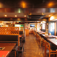 暖かい落ち着いた雰囲気の店内は本場韓国の居酒屋さんをイメージ。テーブルはＢＯＸタイプとオープンな席をご用意しておりプライベートでのご利用・席をつなげての宴会のご利用も可能！（最大16名）デート・女子会や各種宴会にぜひご利用下さい！コースも3000円代～ご用意しております！