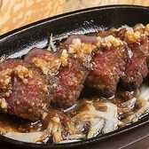 【らいおんステーキ】極上牛ハラミの肉塊を豪快に炭で焼き上げ！にんにくダレがもうたまらん！