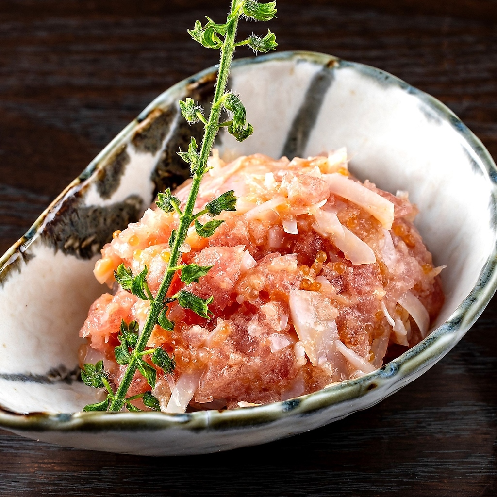 「特製まぐろ梅水晶858円(税込)」お酒のおつまみにピッタリです!風味と食感を是非お愉しみください♪