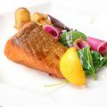 料理メニュー写真&nbsp;サーモンのムニエル焦がしバターソース～レモンの香り～
