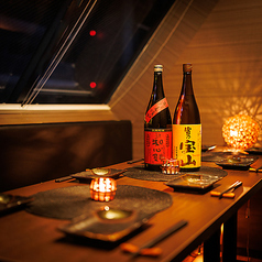 夜景を見ながらゆっくりお料理とお酒をお楽しみいただけます。美しいロケーションを望める贅沢な個室空間はプライベート感を重視したいご宴会に最適です。デートや記念日はもちろん大切な方をお迎えする接待や少人数での特別な集まりにも心ゆくまで心地よくお過ごしいただけます◎