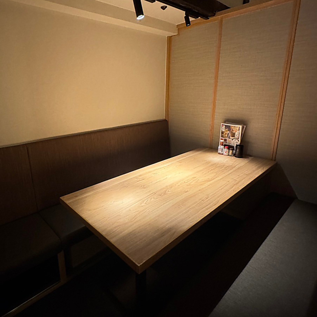 周囲を気にせずゆっくりできる店内は少人数での同窓会や各種宴会にぴったり☆