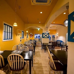 団体様向けのテーブル席は、会社の宴会や打ち上げ、友人同士の集まりなど、様々なシーンにぴったりです。ご予約、ご相談等、ぜひお気軽にお問い合わせください。