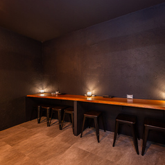 活気ある雰囲気の中で、仕事終わりのサク飲みが楽しめます。お酒好きの方におすすめの場所で、楽しいひと時をお過ごしいただけます♪