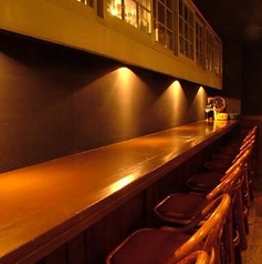 南フランスの雰囲気を感じさせる入口と、こだわりの店内は、最高の癒し空間になること間違いなし◎おしゃれな雰囲気のカウンターで、厳選した食材のお料理と、こだわりのお酒を、大切な人とお楽しみください♪