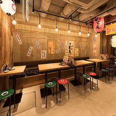 【宴会向きの席】最大60名様前後のご宴会もOK！全68席。九州博多の風物詩「屋台」を本場そのままに再現した、アットホームなお席をご用意！活気あるオープンキッチンでは小粋で元気なスタッフが愛情込めて調理します！