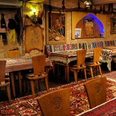 持ち込みイベント・企画なども大歓迎です。音響設備、プロジェクター、スクリーンなどもご用意あります。ご相談ください！月曜日から木曜日まで予約の方でお誕生日の方ケーキプレゼントさせて頂きます。