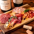 料理メニュー写真&nbsp;本日の生ハム＆サラミの盛り合わせ
