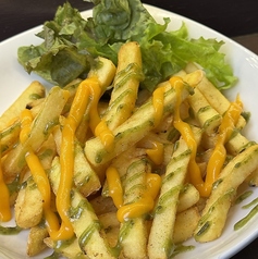 汐のやみつきポテト（チーズ＆バジル）