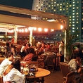 【屋上席:～100名様】きらびやかな横浜の夜景と一緒に楽しめる、夏限定の「オープンテラスBBQ」が今年も登場！充実ラインナップの食べ放題プランをご用意しております。屋上足湯庭園がご利用いただけるのも当館ならでは。ご家族・ご友人・同僚の皆様と、ここでしか体験できない特別なひとときをお過ごしください。