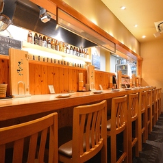 カウンター席で落ち着いた雰囲気でお楽しみください。