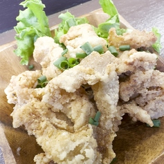 汐の鶏皮スパイシー揚げ