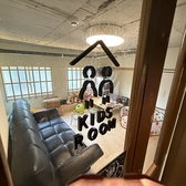 キッズルームは共用スペースです。他のお子様と一緒の場合はトラブル防止の為に保護者同伴でお願いいたします。