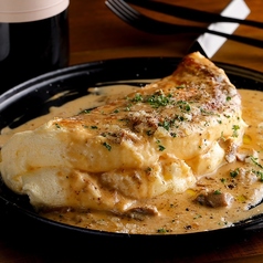 BATON名物!【ディナー限定】名物スフレオムレツ~ポルチーニ茸の濃厚クリームソース~