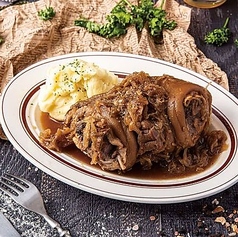 骨付きすね肉のビール煮込み