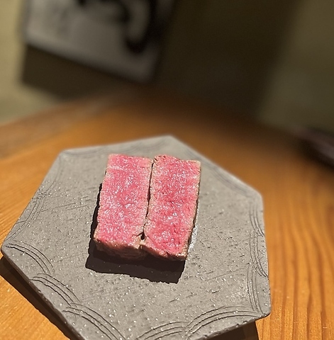 和牛をメインとした創作料理、それに合う個性豊かなワインをお楽しみいただけます！