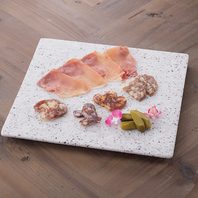 ふじさわ生豚さんの生ハムと腸詰