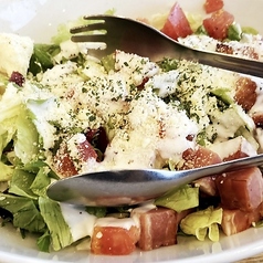 旨味ベーコン温玉シーザーサラダ/豚しゃぶと豆腐の胡麻クリーミーサラダ　各