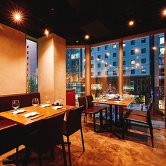 各テーブルは十分なスペースをとっているためゆるりとお過ごしいただけます。