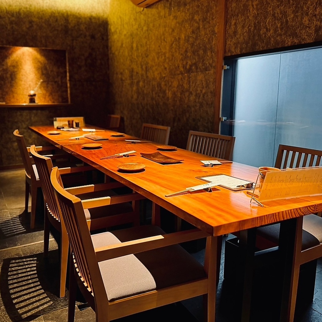 完全個室もご用意しております。接待や食事会などにもおすすめのお部屋です。