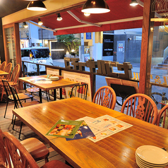 【4席×3】涼しい風の中、リラックスしながらお食事がお愉しみいただけるテラス席は3テーブルご用意♪気の合う仲間とのお食事やママ友会、女子会のご利用にも最適♪外気を浴びながら飲むワインや料理は食事のひとときを一層と盛り上げてくれます★