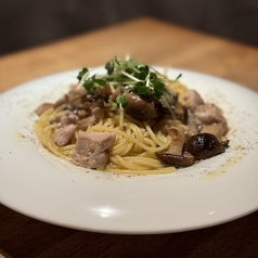 鶏モモ肉とキノコの和風パスタ