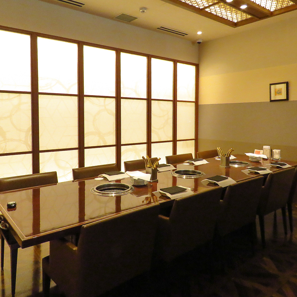 記念日や接待利用などにもご利用可能な個室席を各種ご用意。