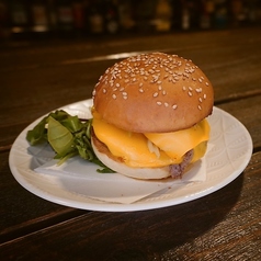 シェフの絶品チーズバーガー