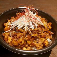 やみつき鶏皮炙り丼