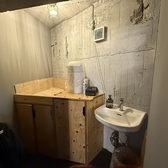 お子様用のおむつ替え室、簡易な手洗いもございますのでお気軽にお使いください。