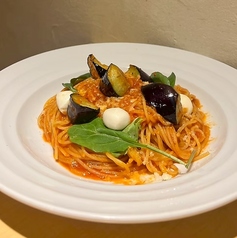 モッツァレラチーズと揚げ茄子の完熟トマトソース
