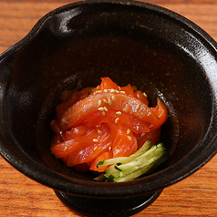 サーモンユッケ