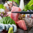 日本各地から取り寄せている「かがり」の鮮魚。旬の鮮魚をじっくりお楽しみください。宴会コースでお楽しみいただけます！歓送迎会・各種宴会予約受付中！