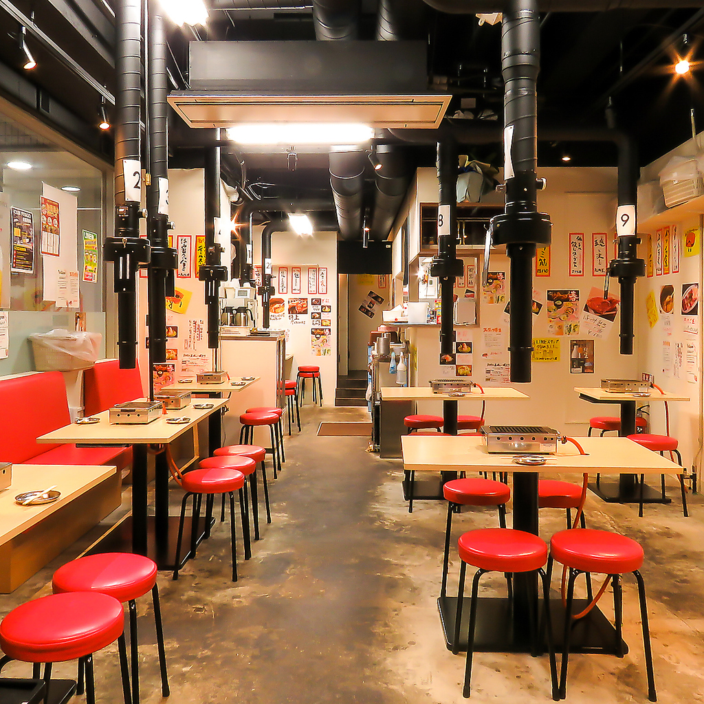 懐かしい大阪の韓国焼肉屋が原点のふたご屋は明るい活気のある店内！