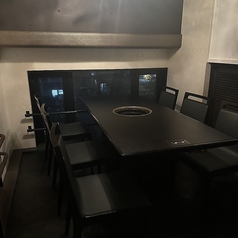 ビル2階に個室オープン！6名様用個室は、周りの目を気にせず会話を楽しめる心地よい空間です。気の置けない仲間との食事会はもちろん、ビジネスの会食にも最適です。上質な和食を味わいながら、特別な時間を過ごせる上品な一室です。