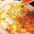 料理メニュー写真 ◆Q・C・Hピザ（クワトロチーズハニーピザ）