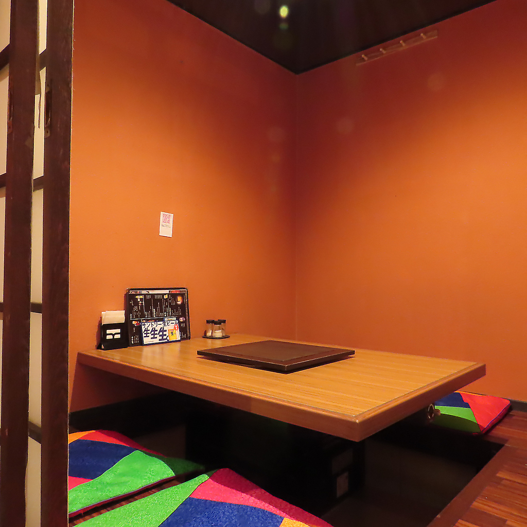 落ち着いた雰囲気でゆっくり過ごせるお席。プライベート感があり、デートや少人数にもオススメです◎