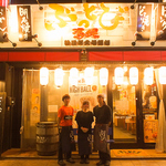 こちらの看板が目印☆ワイワイ賑わう『ぶっとび酒場』♪がっつり食べて！がっつり飲んで！