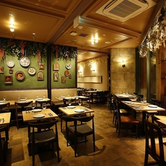 "貸切"50名様以上の大人数でのご利用の場合、店舗の貸切に対応可能です。立食スタイルや着席スタイルなど、ご希望のパーティープランに合わせてレイアウトを調整いたします。詳細な人数や予算については、お気軽にご相談ください。